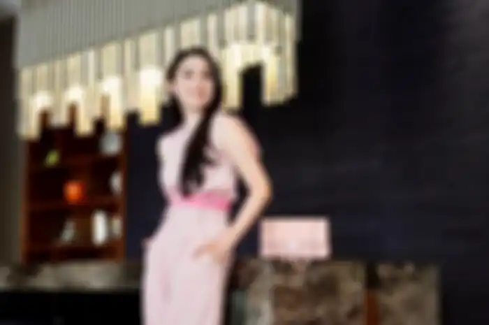 OOTD serba pink ala Sandra Dewi.