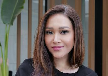 Maia Estianty Pamer OOTD Kenakan Dress Valentino, Netizen Malah Dibuat Salfok dengan Rambutnya!