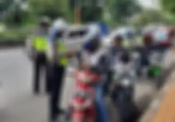Pemotor Gak Bisa Bohong, Stiker Hologram untuk Kendaraan Bisa Berubah Warna