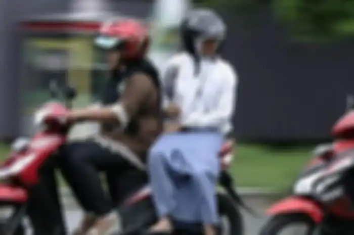 Dibonceng menyamping rawan celaka karena hilangnya keseimbangan.