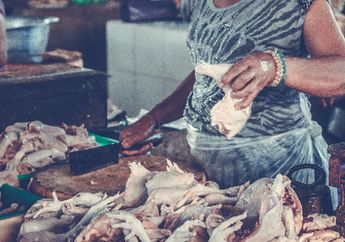 Viral, Emak-emak Pedagang Pompa Daging Ayam Jualannya, Netizen Langsung Membanjiri Beragam Hujatan: Mending Jadi Tukang Tambal Ban Bu!