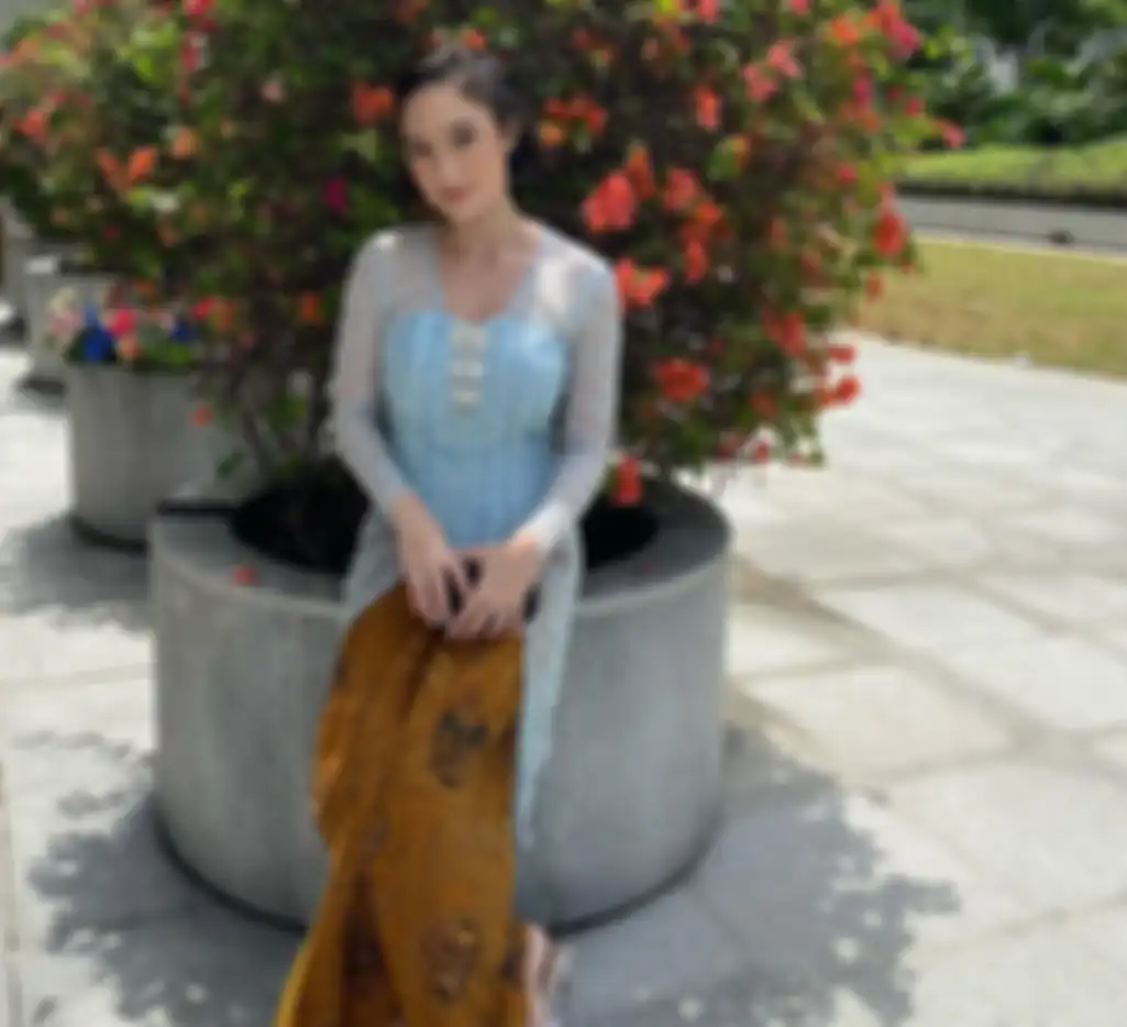 Potret menawan Tatjana berambut pendek