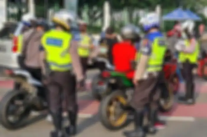 Ilustrasi, masyarakat Lamongan Jawa Timur kompak minta tilang manual diadakan lagi, tilang elektronik dinilai kurang membuat pemotor jera.