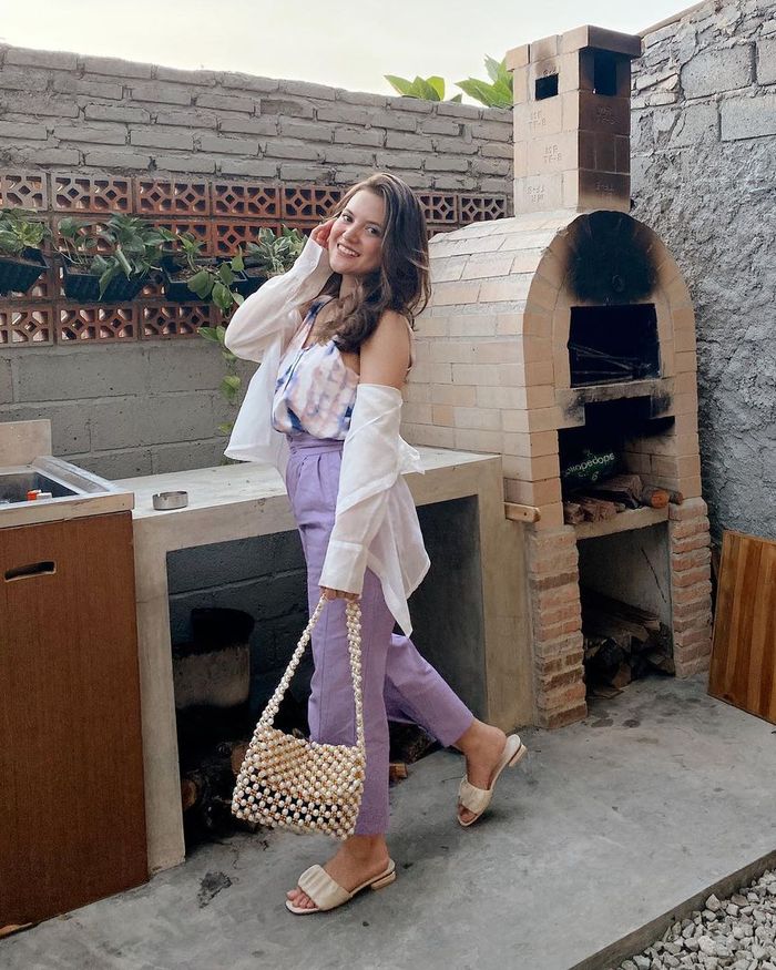 Tampil Manis dan Kece Pakai Outfit Warna Lilac ala Marsha Aruan  