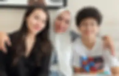 'Mirip Wajahnya Tapi Beda Auranya', Aaliyah Massaid Jadi Sorotan Netizen Saat Ajari Angelina Sondakh Main Instagram, Pemicunya di Luar Dugaan