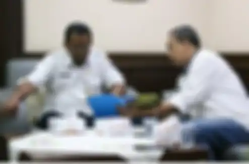 (kanan) Joko Umboro dari panitia Scooter Enjoy Jakarta, audiensi ke Iqbal Akbaruddin di kantor Pemkot Jakarta Pusat