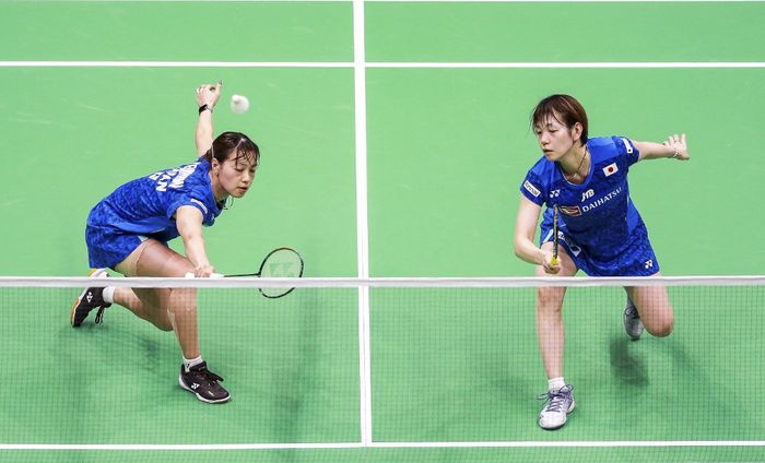 Ganda putri Jepang, Yuki Fukushima/Sayaka Hirota, saat tampil pada semifinal China Masters 2023 di Shengzhen Bay Gymnasium, Shengzhen, China, 25 November 2023.