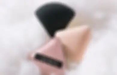 Puff Makeup Fungsinya Bikin Look Wajah yang Flawless dan Dewy