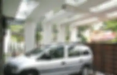 Jangan Parkir Mobil Sembarangan Meski di Jalan Depan Rumah Sendiri, Tuntutan Hukum Ini Bisa Kamu Terima!
