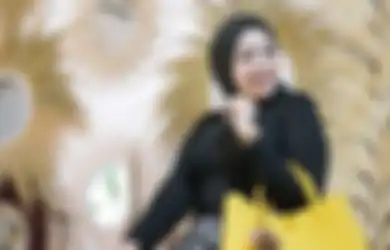 Bolak-balik Gagal Pacari Berondong, Elly Sugigi Mendadak Rombak Total Penampilannya Bak Operasi Plastik Sampai Bikin Pangling, Netizen Auto Heboh: Mirip Syahrini