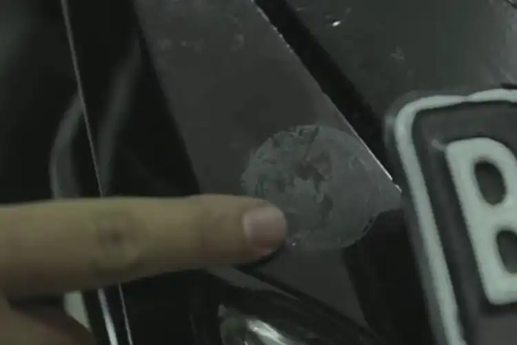 Gampang Banget, Cairan Ini Bikin Lem Bekas Stiker di Motor Langsung Rontok