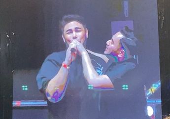 Nyanyikan Lagu Seperti Mati Lampu, King Nassar Ajak Ivan Gunawan Hingga Teuku Ryan ke Atas Panggung