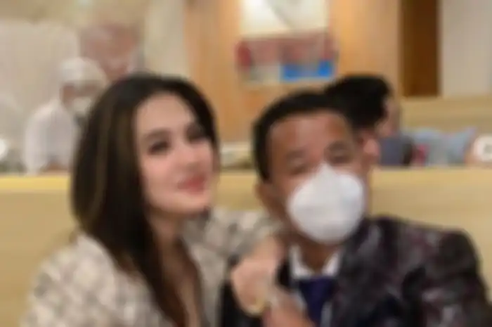 Iqlima Kim dan Hotman Paris