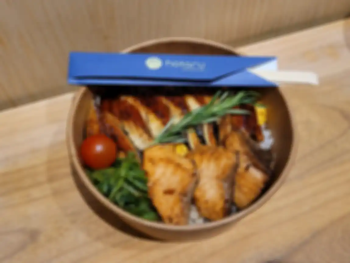 Menu Unagi & Salmon Don, harganya Rp 328.000 per porsinya.