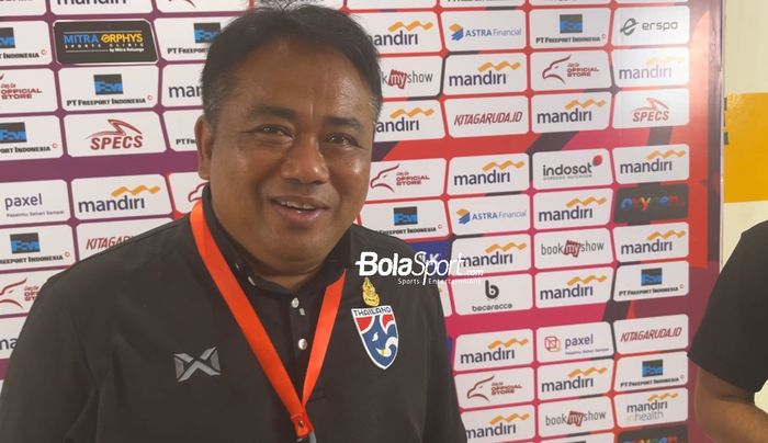 Pelatih Thailand U-16, Jadet Meelarp saat ditemui di mixed zone Stadion Manahan, Solo usai raih runner-up ASEAN Cup U-16 2024, Rabu (3/7/2024).