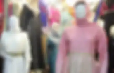 Sambut Ramadan dan Lebaran, Intip Rekomendasi Gamis Hijab Modern ala Syahrini 