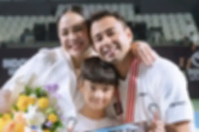 Momen manis Nagita Slavina berlari memeluk Raffi Ahmad