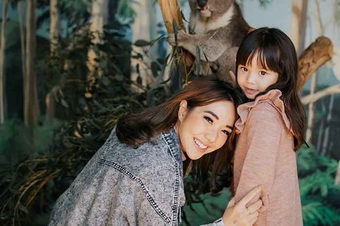 Gisel Perlihatkan Kado Mahal Rafathar  Hadiah Ulang Tahun Gempita