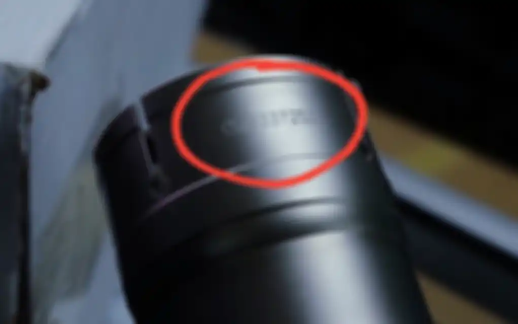 Serial number yang tercetak di knalpot Akrapovic