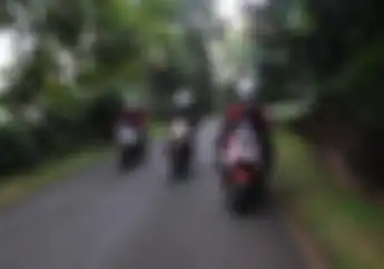 5 Hal yang Wajib Diperhatikan Sebelum Menyalip Kendaraan di Jalan