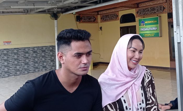 Kalina Ocktaranny dan sang kekasih Ricky Miraza, saat ditemui Grid.ID di kawasan Ciputat, Tangerang Selatan, Jumat (13/5/2022).