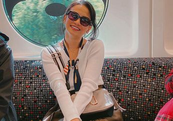 Pangling! Vanessa Angel Tampil Beda Kenakan Kebaya Merah Belahan Dada Rendah Seksi yang Curi Perhatian