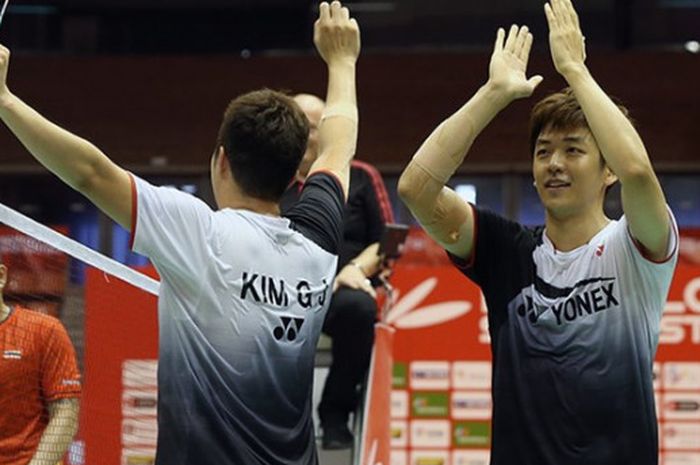 Lee Yong Dae bersama Kim Gi Jung.