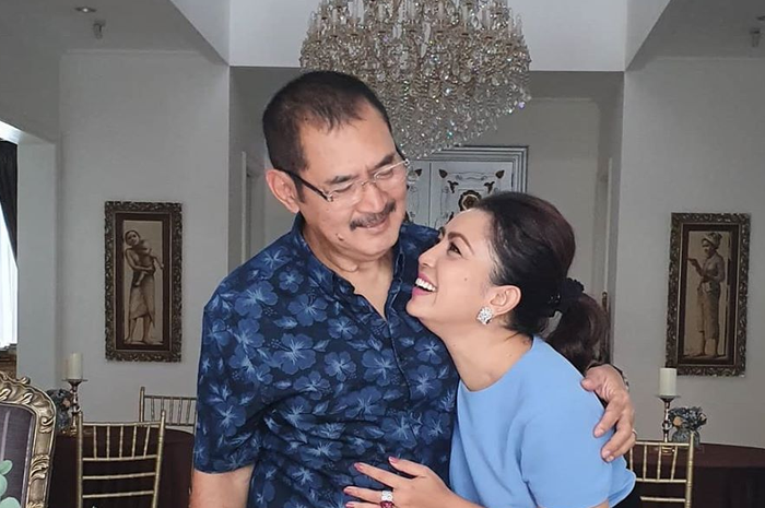 Romantisnya Mayangsari dan Bambang Trhihatmodjo saat merayakan 20 tahun pernikahannya