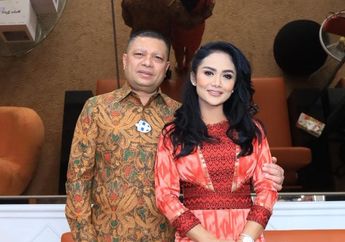 Makin Tunjukkan Taringnya Sebagai Anggota DPR RI Bergaji Fantastis, Tengok Gaya Berkelas Krisdayanti Saat Disematkan Gelar Duta Donor Darah, Nyonya Raul Lemos Tampak Anggun nan Elegan 