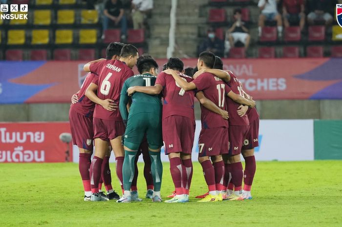 Skuad Timnas Thailand sesaat sebelum laga FIFA Matchday melawan Timnas Laos berlangsung, Minggu (17/11/2024).