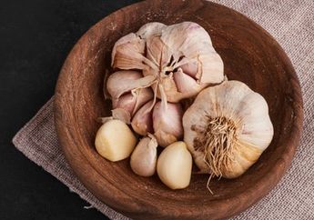  Lawan Kerusakan dan Kerontokan Rambut hanya dengan Menggunakan Bawang Putih, Berani Coba?