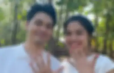 Mikha Angelo dan Gregoria Mariska Kompak Pamer Cincin di Jari Manis, Resmi Tunangan?