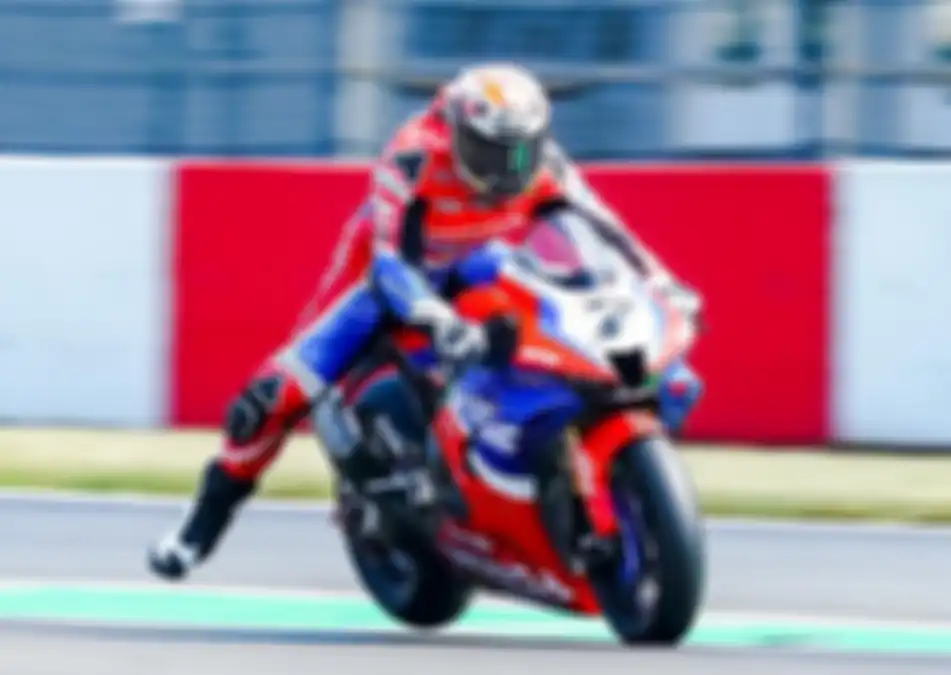 Mantan pembalap MotoGP, Iker Lecuona ngegas di WSBK 2022.
