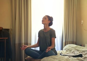 Gak Cuma Bikin Makin Fokus, Ternyata Ini 5 Manfaat Mendengarkan Musik Saat Meditasi Bagi Tubuhmu