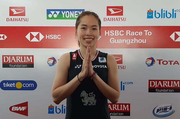 Pebulu tangkis tunggal putri Thailand, Ratchanok Intanon, berpose seusai konferensi pers laga final Indonesia Masters 2020 di Istora Senayan, Jakarta, Minggu (19/1/2020).