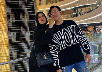 Kejutan Sonny Septian untuk Fairuz A Rafiq, Dibungkus Koran Besar dan Isinya Bikin Terharu: Aku sama Anak-anak Nggak Pernah Minta Apa-apa Sama Kamu