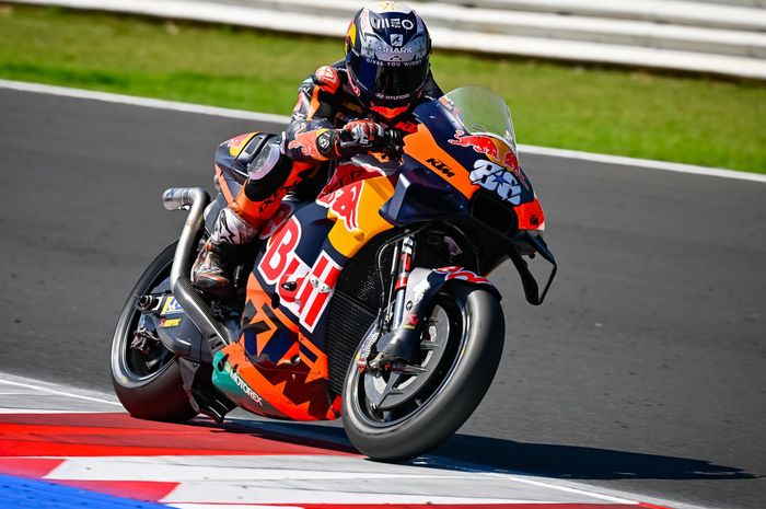 Pembalap Red Bull KTM, Miguel Oliveira pada sesi tes resmi di Sirkuit Misano, Italia, 6-7 September 2022