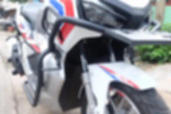 Crash bar Honda ADV150 ada dua model, yang setengah dan full