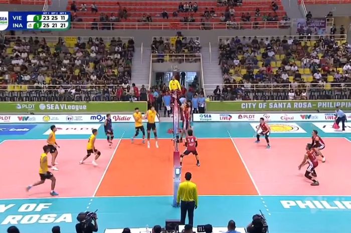 Tim voli putra Indonesia saat menghadapi Vietnam pada laga perdana SEA V League 2-23 leg 2 di Santa Rosa Multi-purpose Complex, Laguna, Filipina, Jumat (28/7/2023).