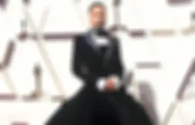 5 Gaya Nyentrik Billy Porter, Si Ibu Peri Camila Cabello di Cinderella