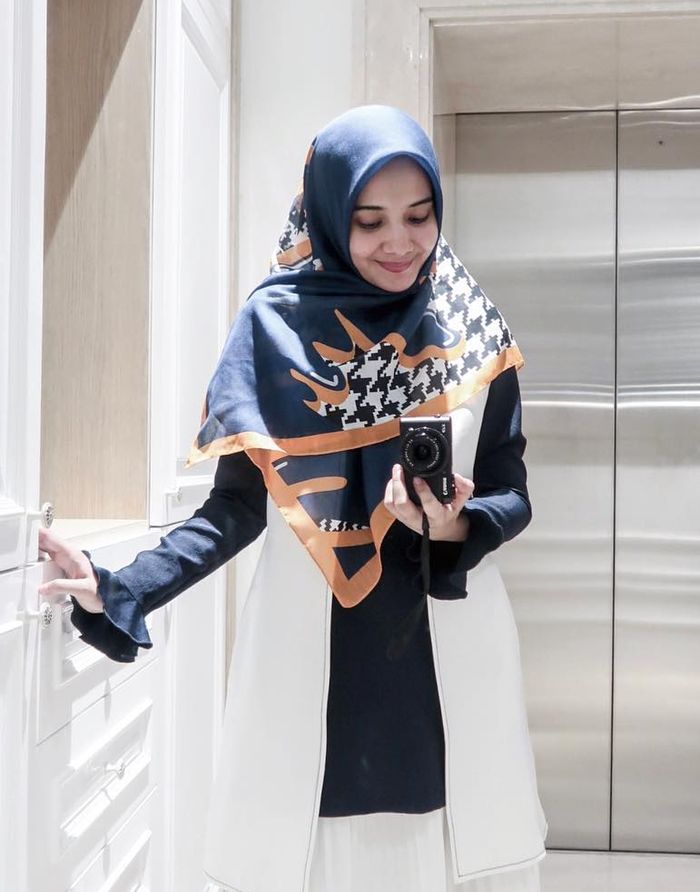 Zaskia Sungkar kerap membagikan gaya OOTDnya