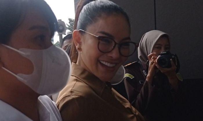 Nikita Mirzani dilimpahkan ke Kejaksaan Negeri Jakarta Selatan (Kejari Jaksel), Kamis (5/6/2025).