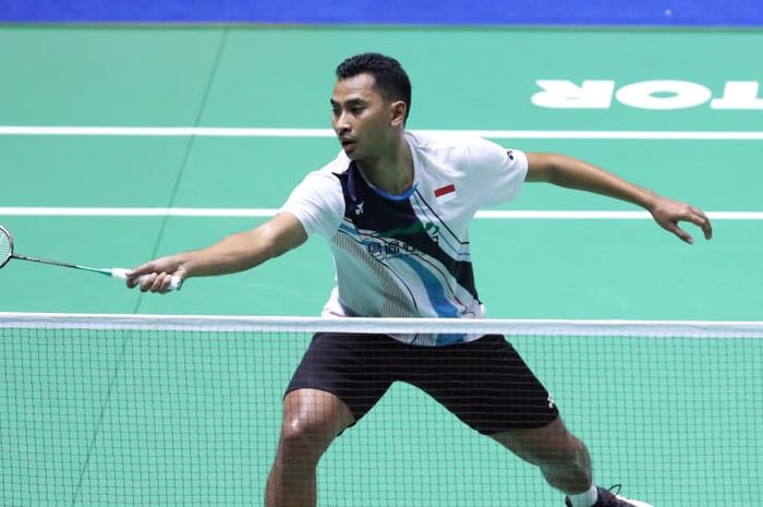 Pebulu tangkis tunggal putra Indonesia, Tommy Sugiarto, menjalani babak pertama China Open 2019 di Olympic Sports Center Gymnasium, Changzhou, China, Selasa (17/9/2019).