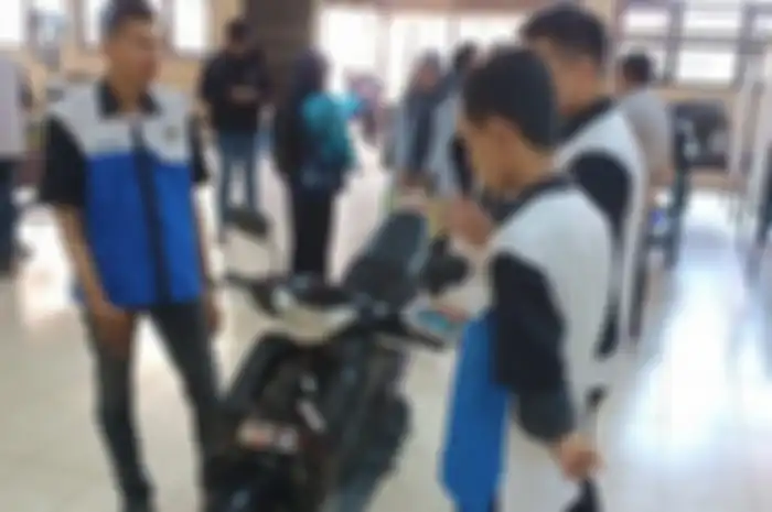 Mahasiswa Prodi Teknik Informatika, Politeknik Negeri Banjarmasin (Poliban) l, Edwin Shaleh Indra Pratama, Ferry Sandy Pramudita Wardani, dan Syamsuddin berhasil menciptakan sistem keamanan motor. 