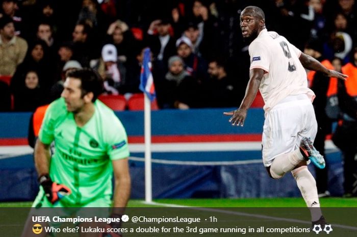 Ekspresi kiper Paris Saint-Germain, Gianluigi Buffon (kiri), seusai dibobol striker Manchester United, Romelu Lukaku, dalam laga leg kedua babak 16 besar Liga Champions di Stadion Parc des Princes, 6 Maret 2019.