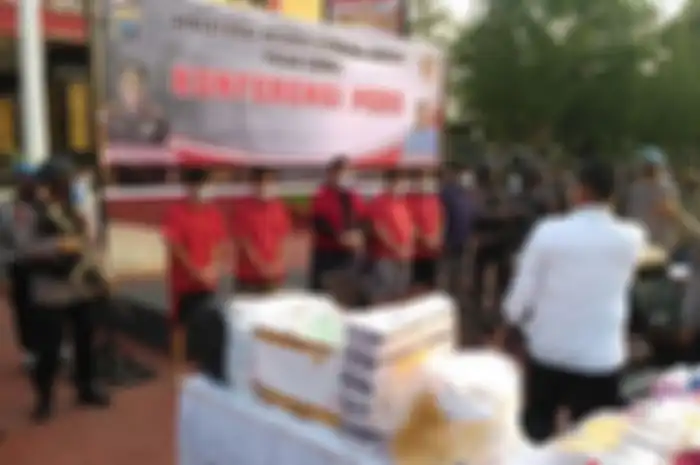 Konferensi pers kasus rapid antigen bekas yang dijual di bandara Kualanamu, Medan.