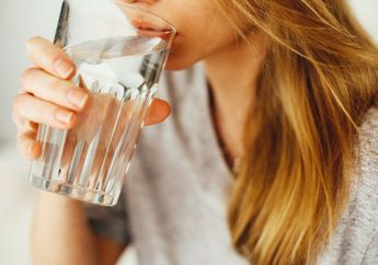 Membuat Tubuh Terhidrasi dan Membantu Memperbaiki Pencernaan, Berikut 4 Manfaat Minum Air Putih Saat Berbuka Puasa Jelang Ramadhan 2021