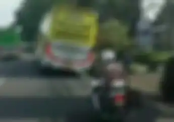 Viral, Video Bus Ngeblong di Jalan Sempit di Bandung Polisi Nyaris Celaka, Begini Kronologisnya