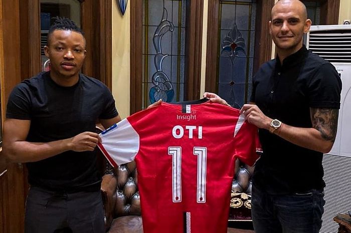 Perkenalan Emmanuel Oti  Essigba sebagai pemain baru Madura United FC