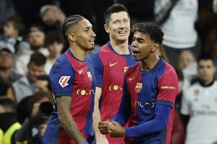 Kiri ke kanan: Raphinha, Robert Lewandowski, Lamine Yamal. Trisula maut Barcelona yang menjadi ancaman utama lini belakang Inter Milan saat bertemu pada semifinal Liga Champions di San Siro (6/5/2025).